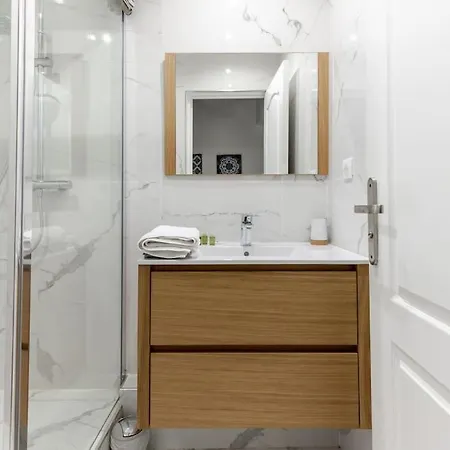 Grands Boulevards 22 : Cosy 1br-4p Париж