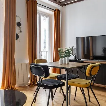 Grands Boulevards 22 : Cosy 1br-4p شقة